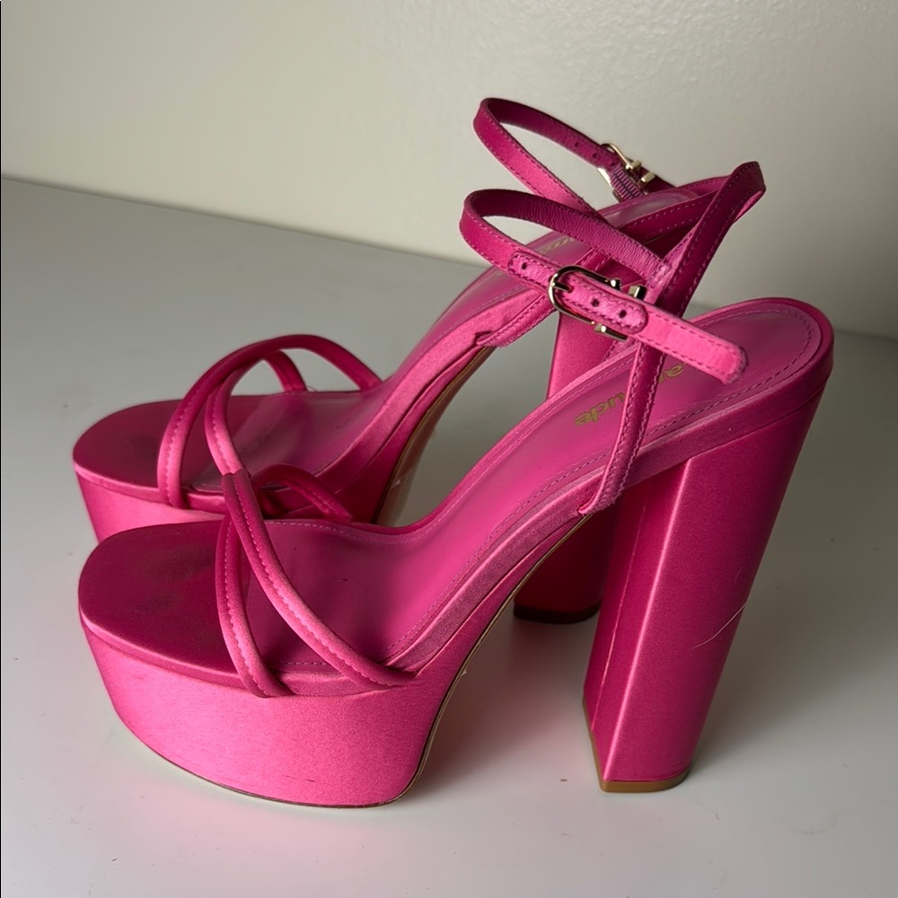 Laroude Elegant Pink Platform Heels